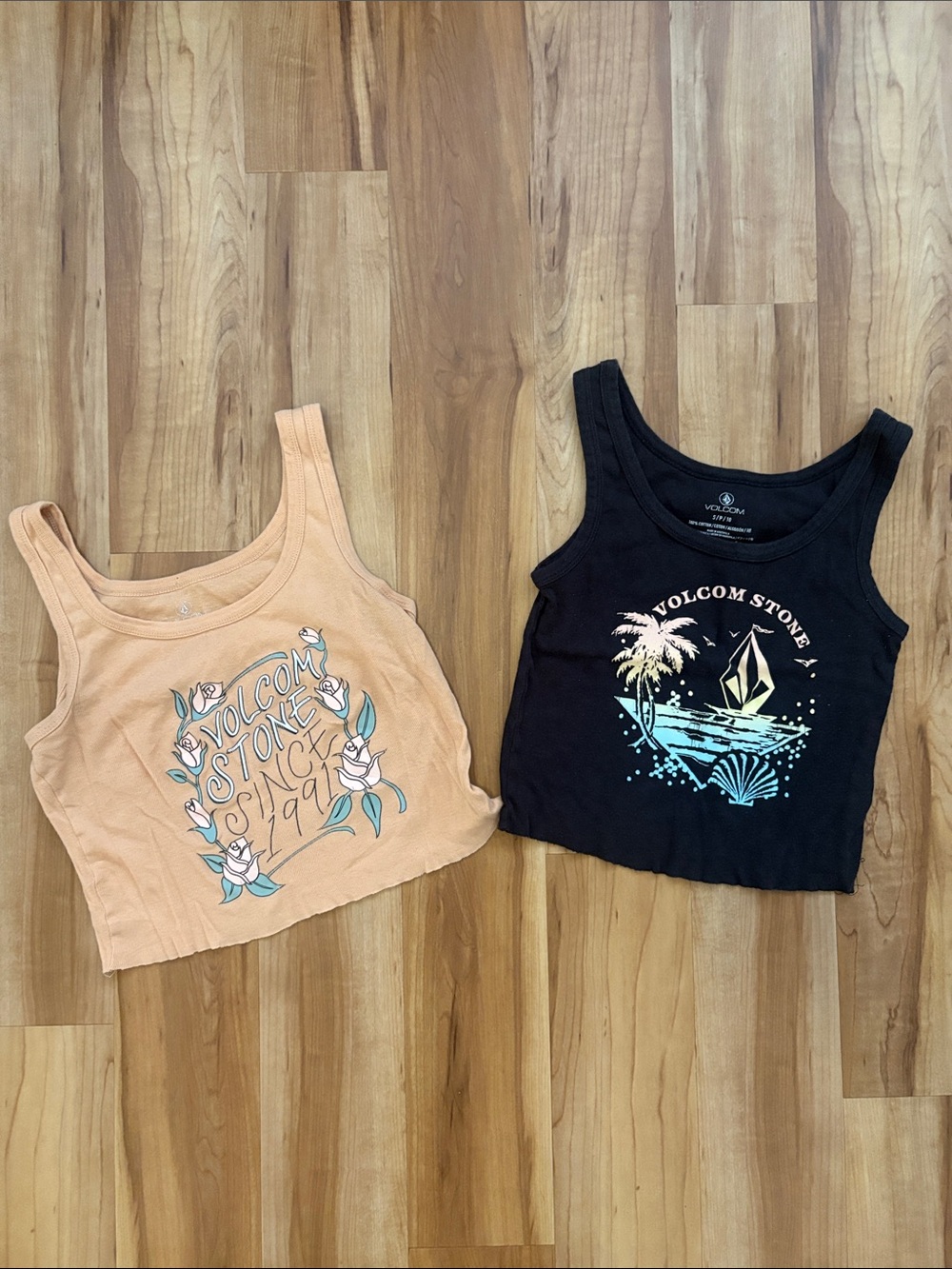 Volcom Graphic Cropped Tank Tops Set